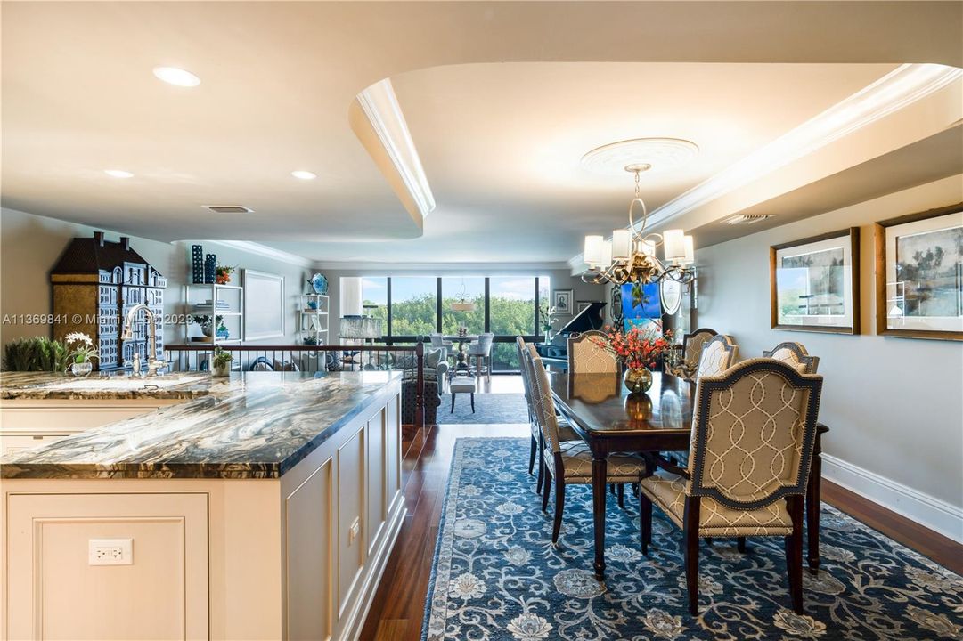 Vendido Recientemente: $1,845,000 (4 camas, 4 baños, 4591 Pies cuadrados)