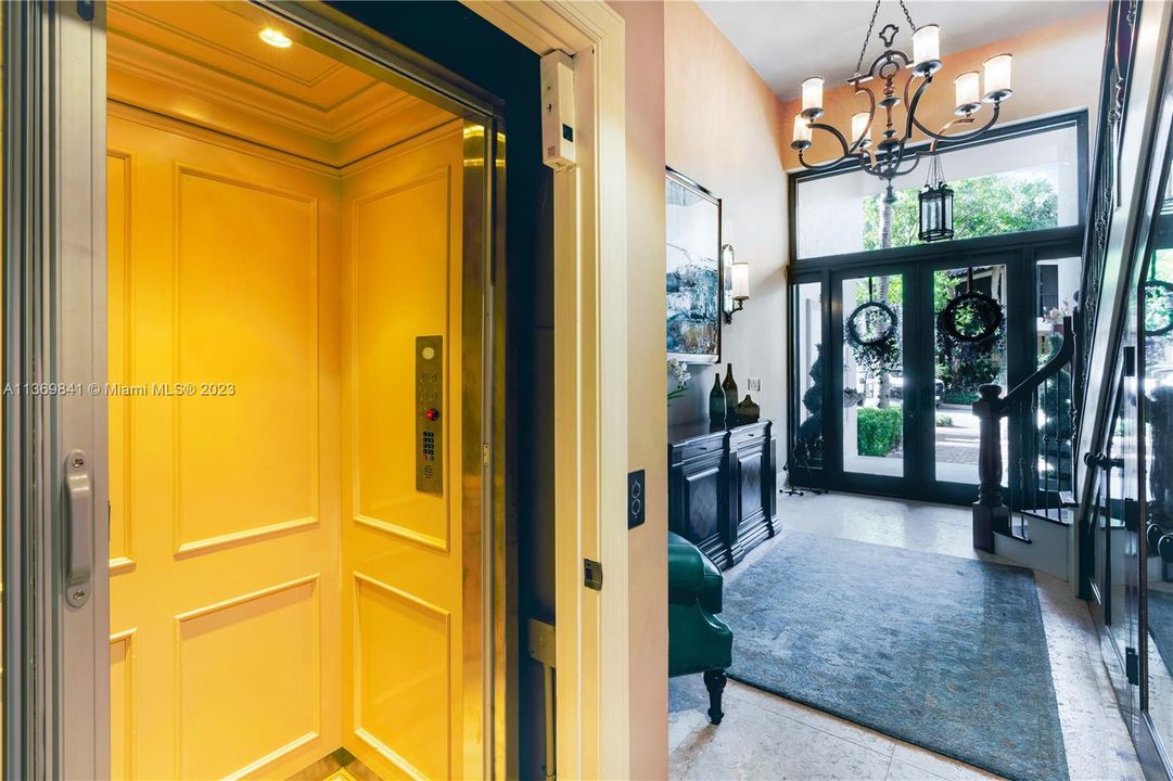 Vendido Recientemente: $1,845,000 (4 camas, 4 baños, 4591 Pies cuadrados)