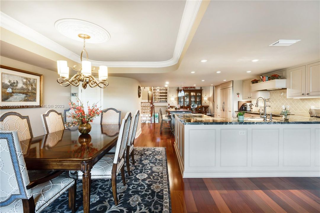 Vendido Recientemente: $1,845,000 (4 camas, 4 baños, 4591 Pies cuadrados)