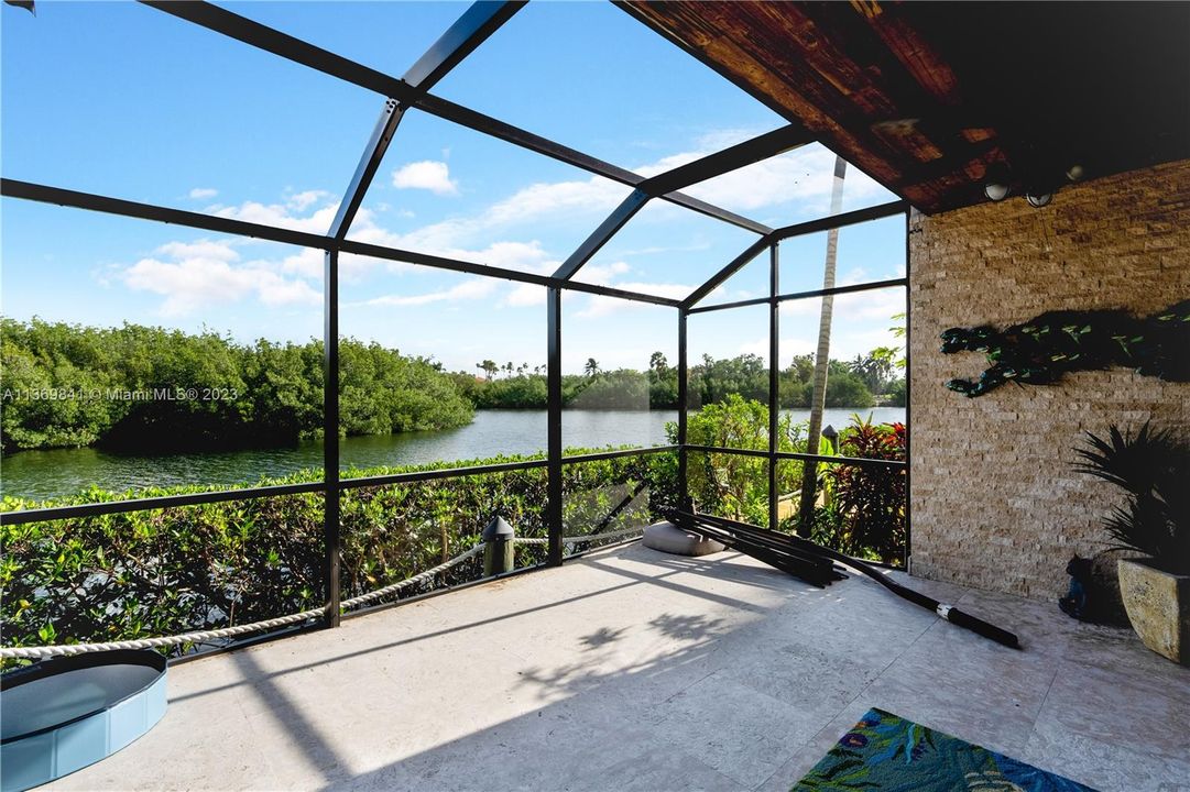 Vendido Recientemente: $1,845,000 (4 camas, 4 baños, 4591 Pies cuadrados)