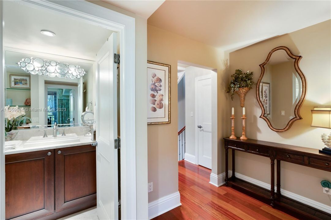 Vendido Recientemente: $1,845,000 (4 camas, 4 baños, 4591 Pies cuadrados)