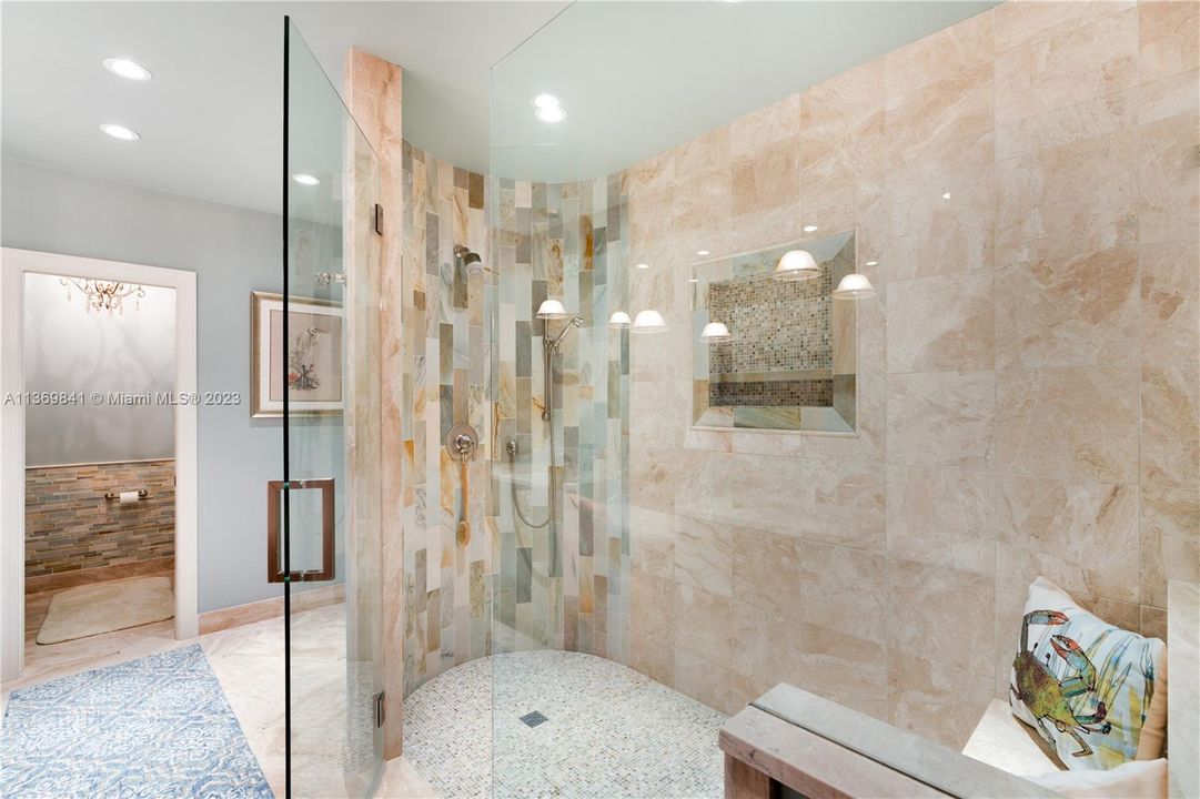 Vendido Recientemente: $1,845,000 (4 camas, 4 baños, 4591 Pies cuadrados)