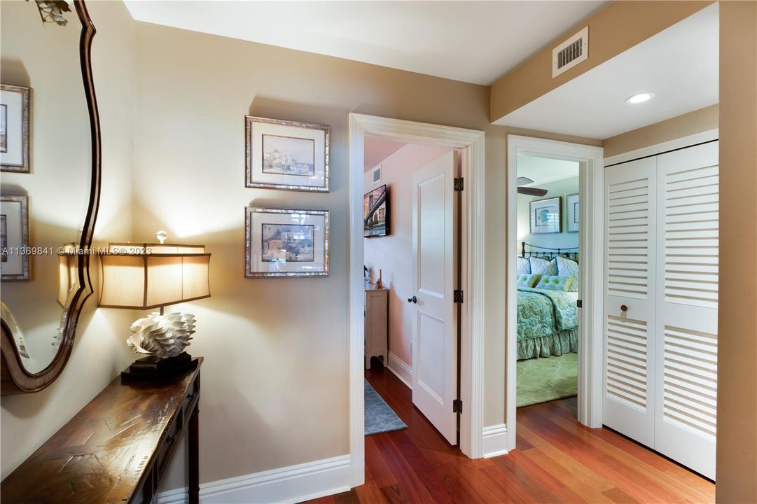 Vendido Recientemente: $1,845,000 (4 camas, 4 baños, 4591 Pies cuadrados)