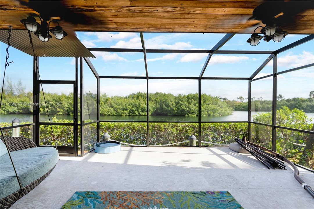 Vendido Recientemente: $1,845,000 (4 camas, 4 baños, 4591 Pies cuadrados)