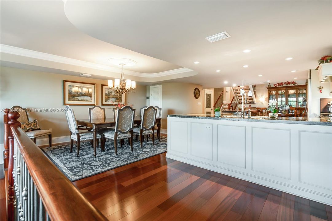 Vendido Recientemente: $1,845,000 (4 camas, 4 baños, 4591 Pies cuadrados)