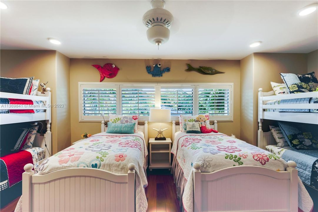 Vendido Recientemente: $1,845,000 (4 camas, 4 baños, 4591 Pies cuadrados)