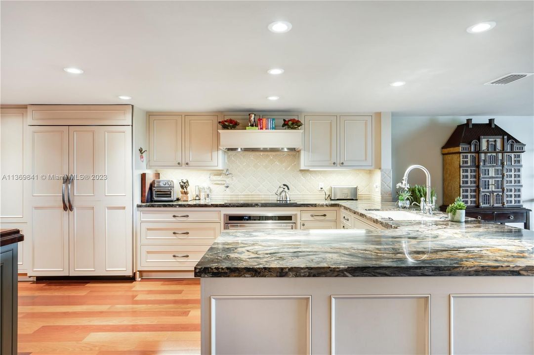 Vendido Recientemente: $1,845,000 (4 camas, 4 baños, 4591 Pies cuadrados)