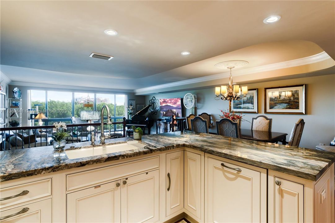 Vendido Recientemente: $1,845,000 (4 camas, 4 baños, 4591 Pies cuadrados)