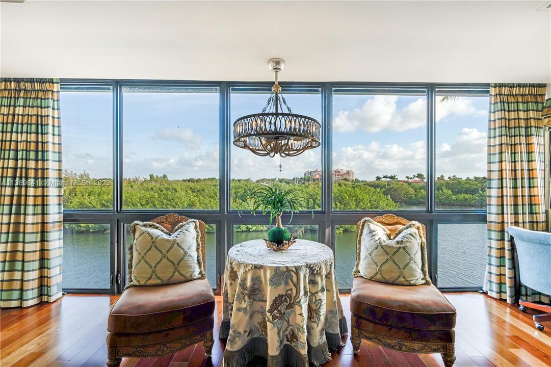 Vendido Recientemente: $1,845,000 (4 camas, 4 baños, 4591 Pies cuadrados)