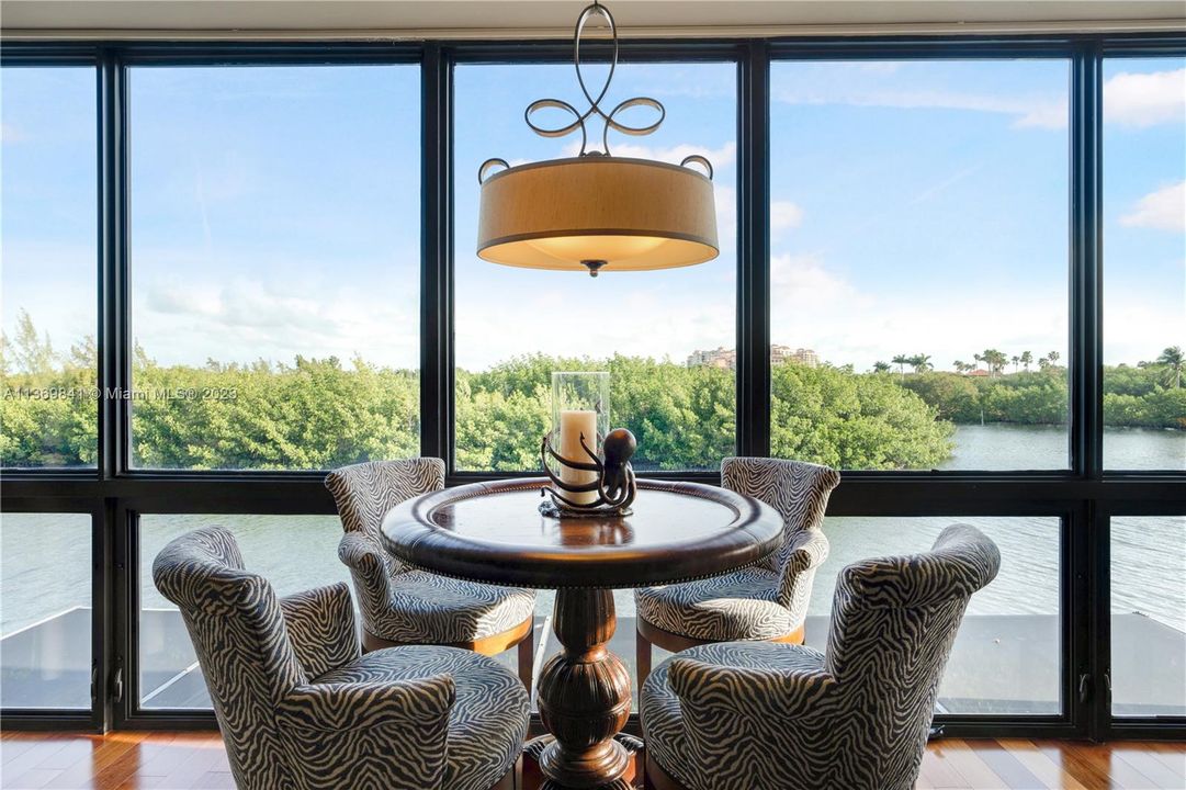 Vendido Recientemente: $1,845,000 (4 camas, 4 baños, 4591 Pies cuadrados)