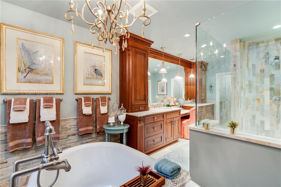 Vendido Recientemente: $1,845,000 (4 camas, 4 baños, 4591 Pies cuadrados)