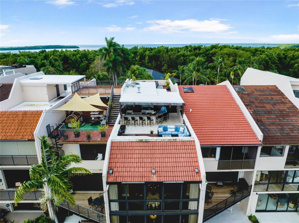 Vendido Recientemente: $1,845,000 (4 camas, 4 baños, 4591 Pies cuadrados)