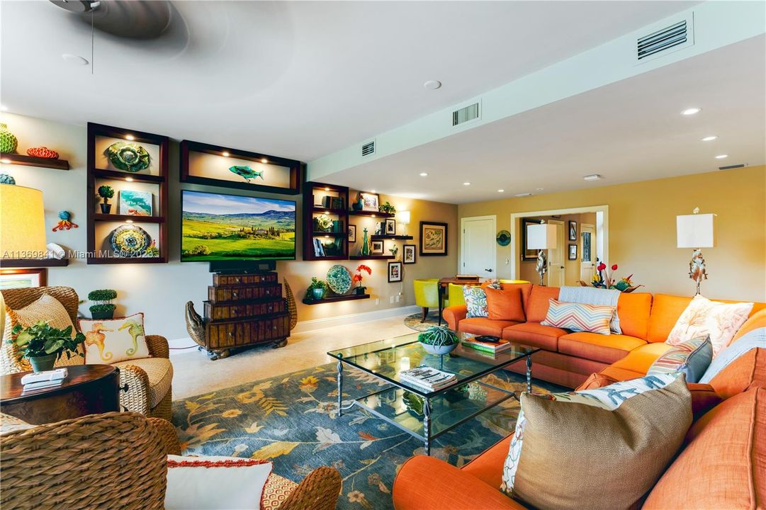 Vendido Recientemente: $1,845,000 (4 camas, 4 baños, 4591 Pies cuadrados)