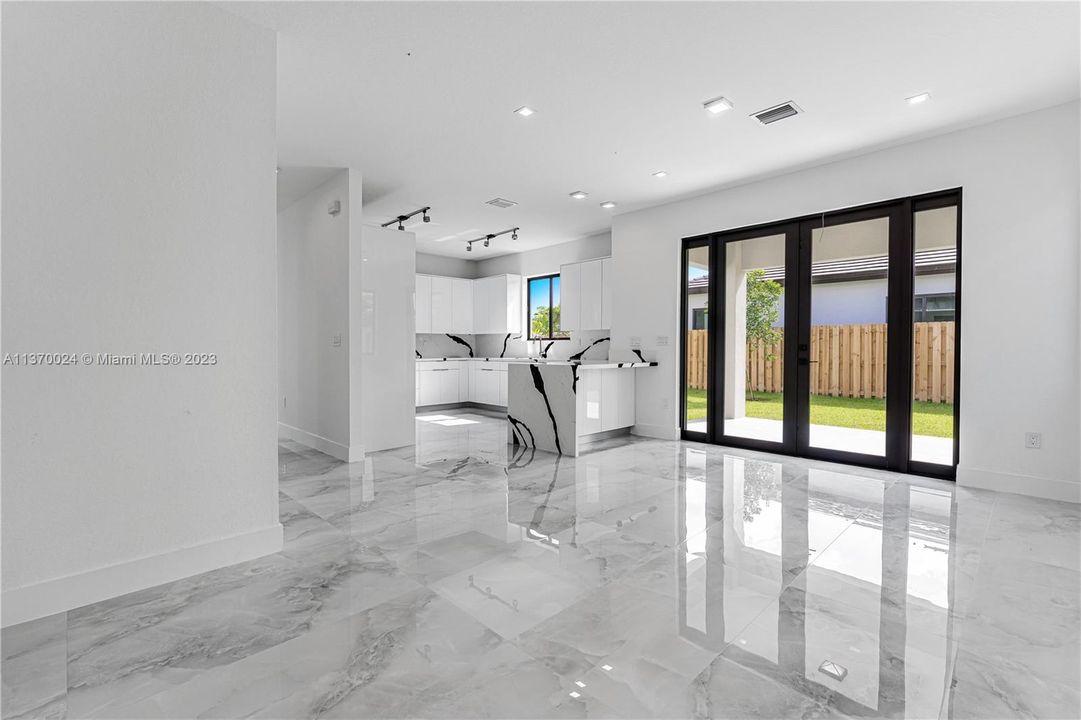 Recently Sold: $1,065,000 (4 beds, 3 baths, 2466 Square Feet)