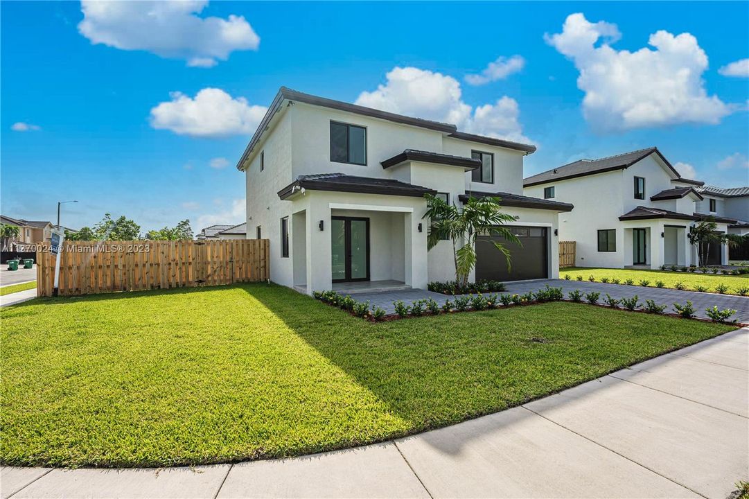 Recently Sold: $1,065,000 (4 beds, 3 baths, 2466 Square Feet)