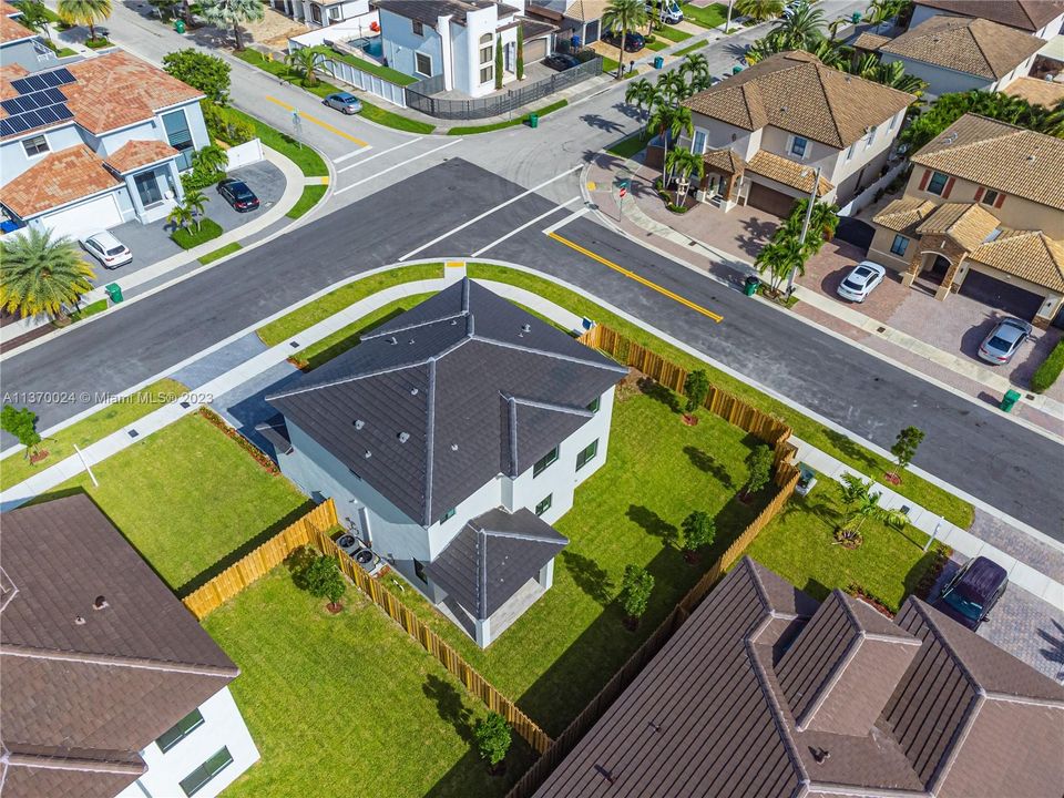 Recently Sold: $1,065,000 (4 beds, 3 baths, 2466 Square Feet)