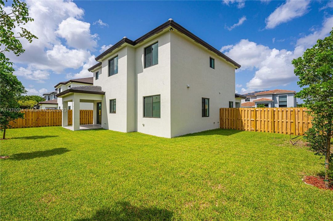 Recently Sold: $1,065,000 (4 beds, 3 baths, 2466 Square Feet)