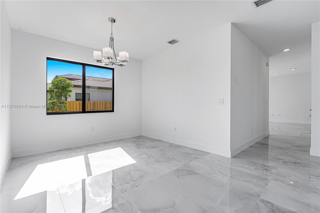 Recently Sold: $1,065,000 (4 beds, 3 baths, 2466 Square Feet)