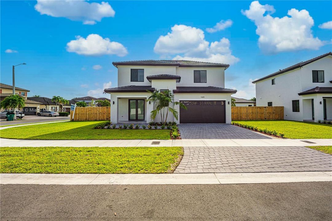 Recently Sold: $1,065,000 (4 beds, 3 baths, 2466 Square Feet)