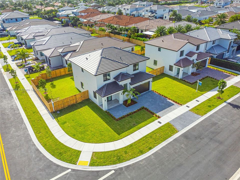 Recently Sold: $1,065,000 (4 beds, 3 baths, 2466 Square Feet)