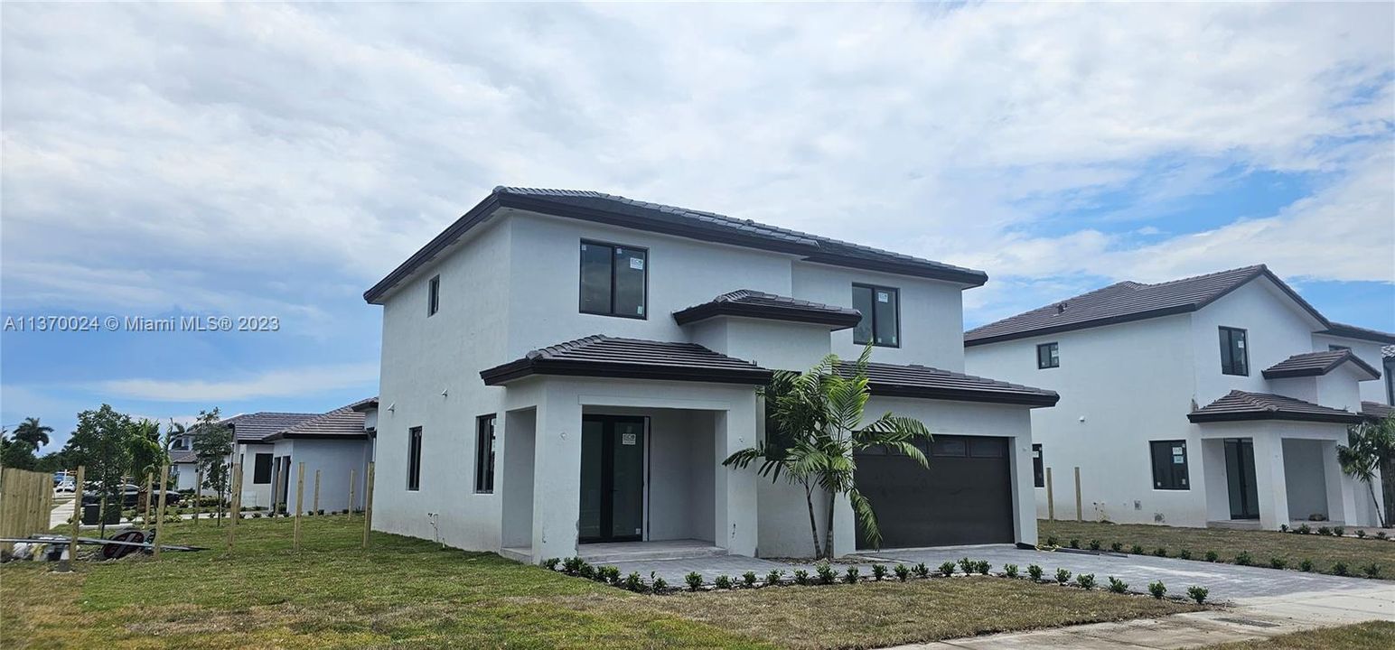 Recently Sold: $1,065,000 (4 beds, 3 baths, 2466 Square Feet)