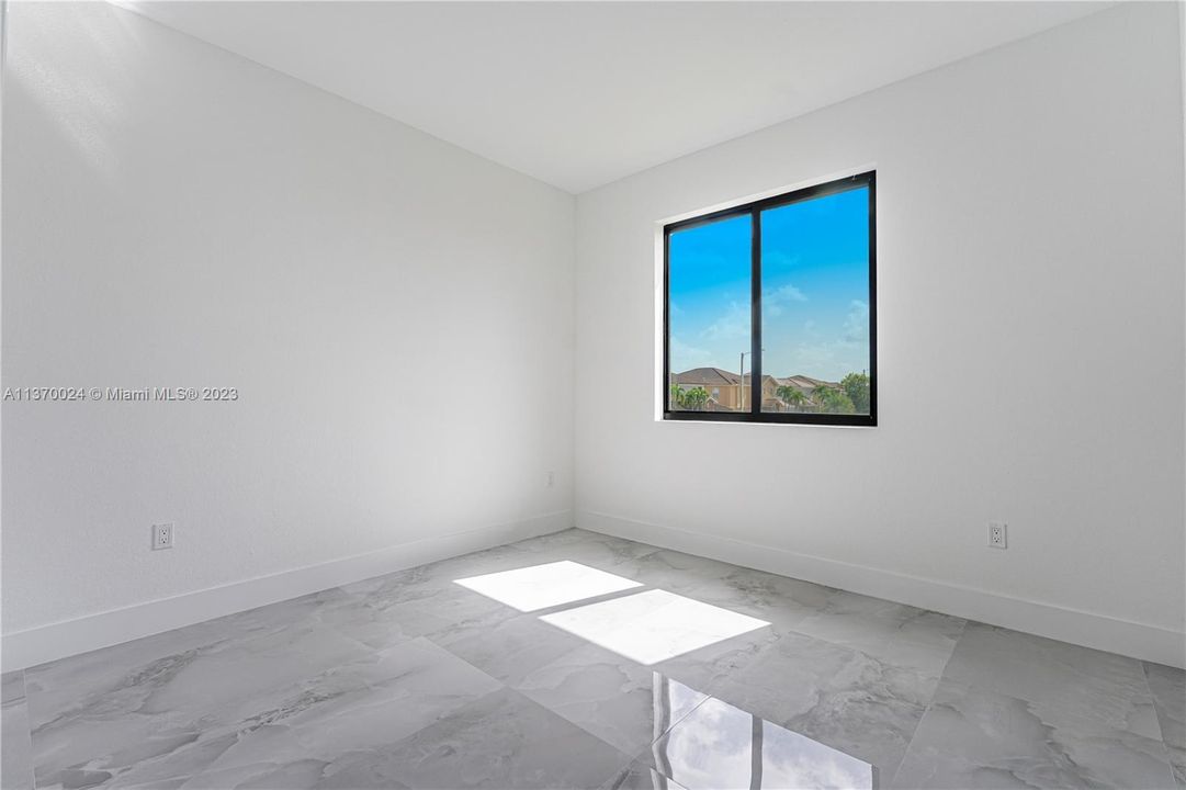 Recently Sold: $1,065,000 (4 beds, 3 baths, 2466 Square Feet)