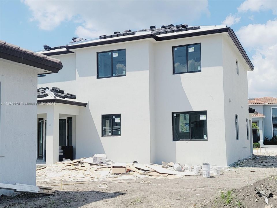 Recently Sold: $1,065,000 (4 beds, 3 baths, 2466 Square Feet)