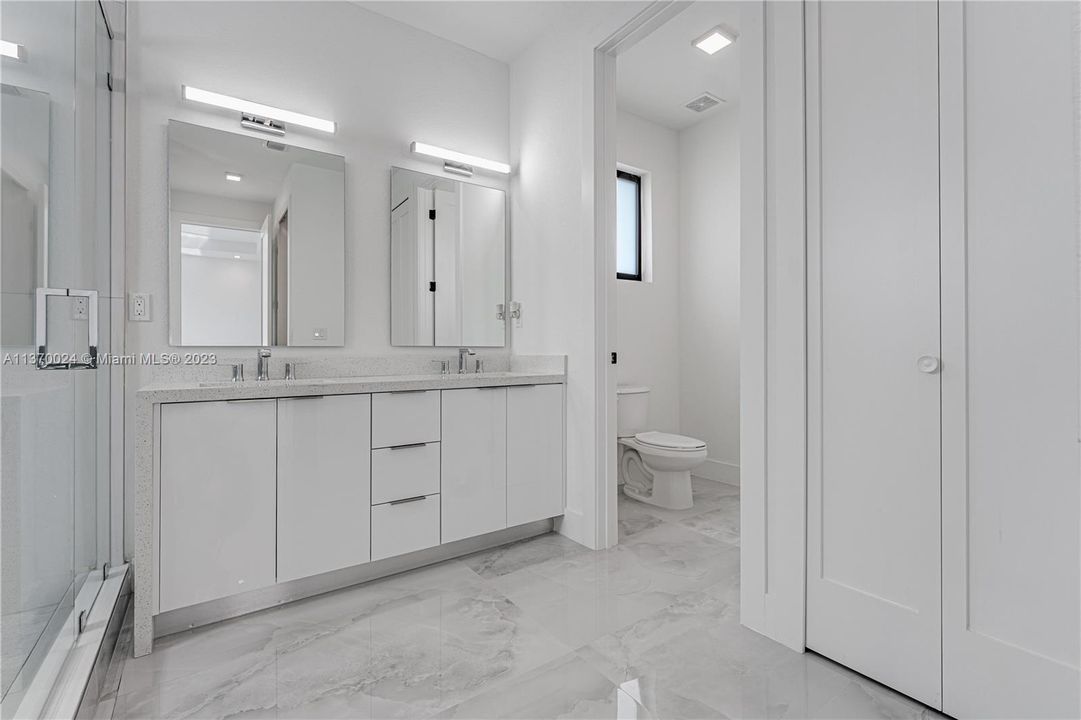 Recently Sold: $1,065,000 (4 beds, 3 baths, 2466 Square Feet)