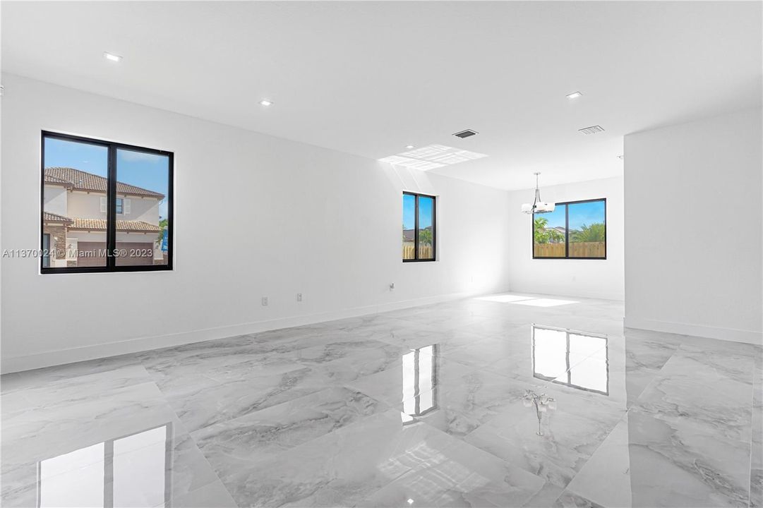 Recently Sold: $1,065,000 (4 beds, 3 baths, 2466 Square Feet)