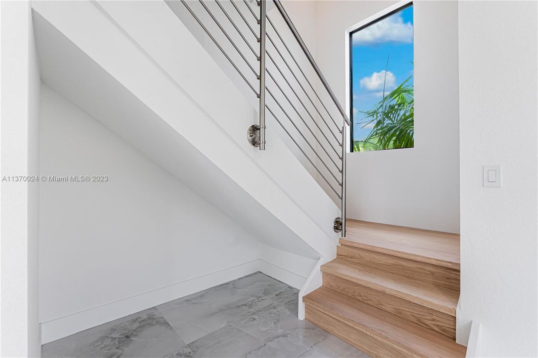 Recently Sold: $1,065,000 (4 beds, 3 baths, 2466 Square Feet)