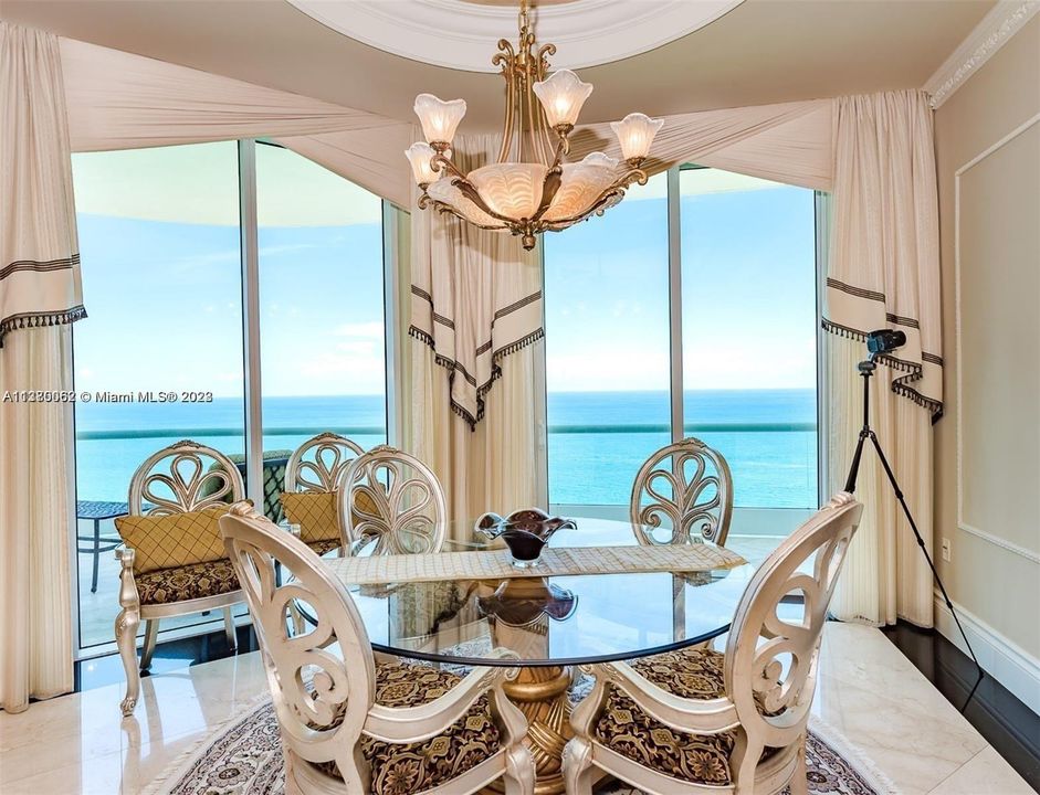 Recently Sold: $8,000,000 (4 beds, 6 baths, 5690 Square Feet)