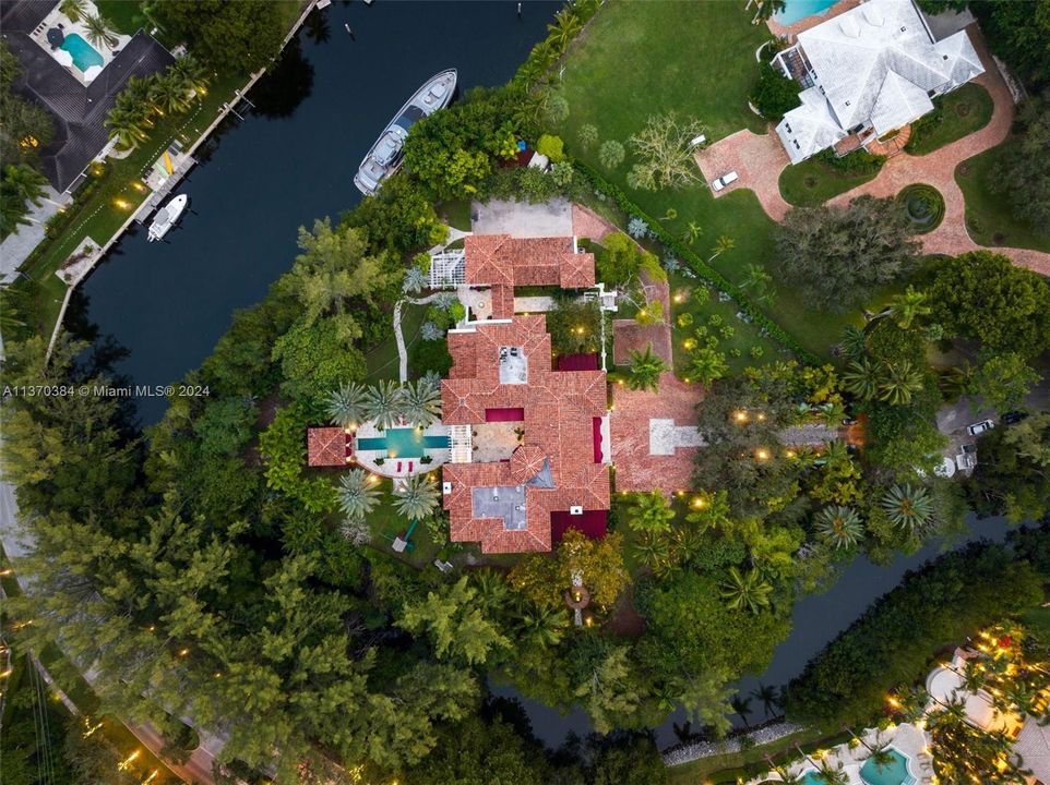 For Sale: $69,000,000 (7 beds, 8 baths, 12159 Square Feet)