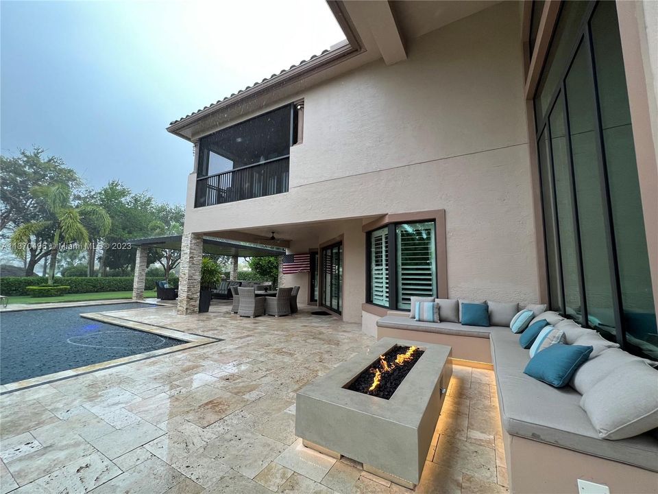 Recently Sold: $2,450,000 (5 beds, 5 baths, 4835 Square Feet)