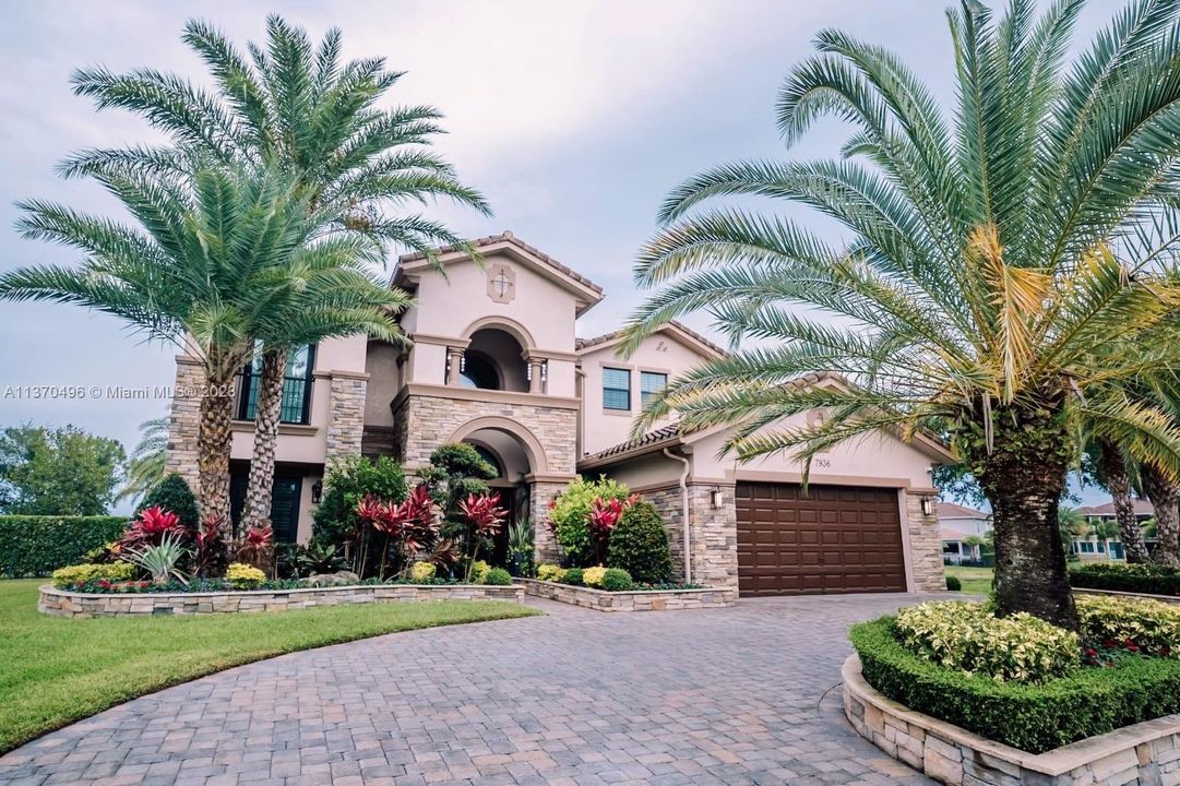 Recently Sold: $2,450,000 (5 beds, 5 baths, 4835 Square Feet)