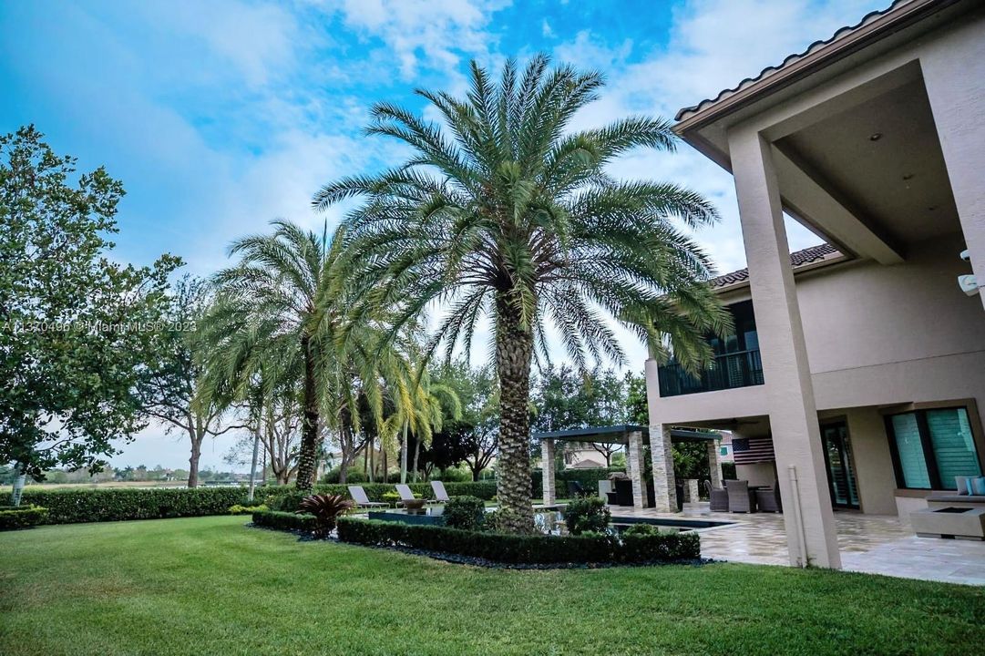 Recently Sold: $2,450,000 (5 beds, 5 baths, 4835 Square Feet)