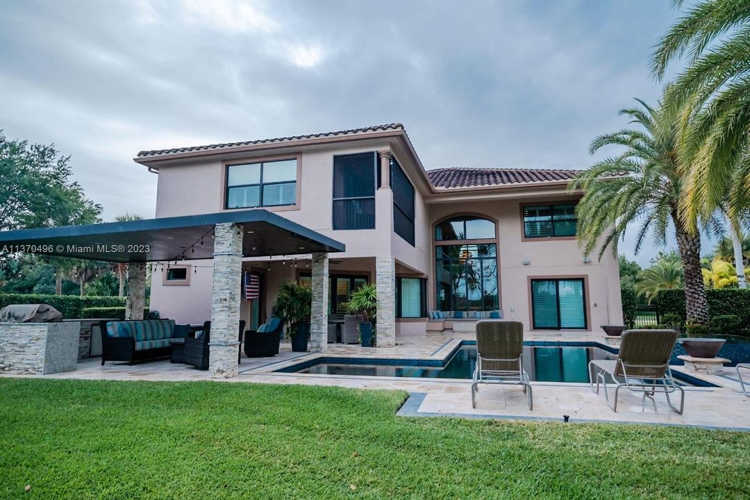 Recently Sold: $2,450,000 (5 beds, 5 baths, 4835 Square Feet)