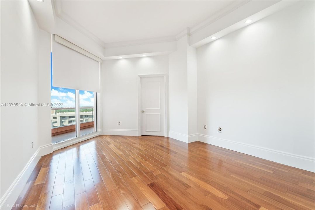 Recientemente alquilado: $12,500 (3 camas, 3 baños, 3165 Pies cuadrados)