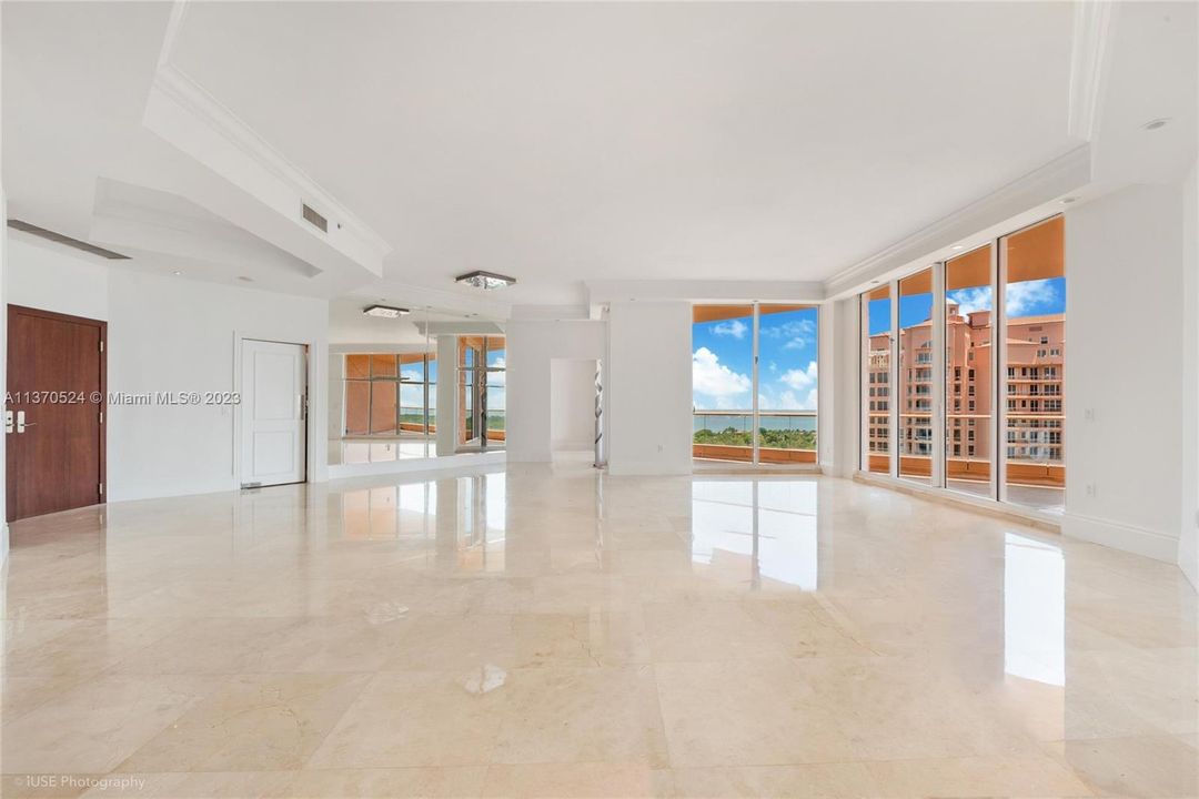 Recientemente alquilado: $12,500 (3 camas, 3 baños, 3165 Pies cuadrados)