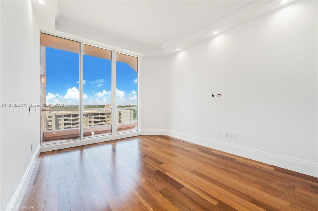 Recientemente alquilado: $12,500 (3 camas, 3 baños, 3165 Pies cuadrados)