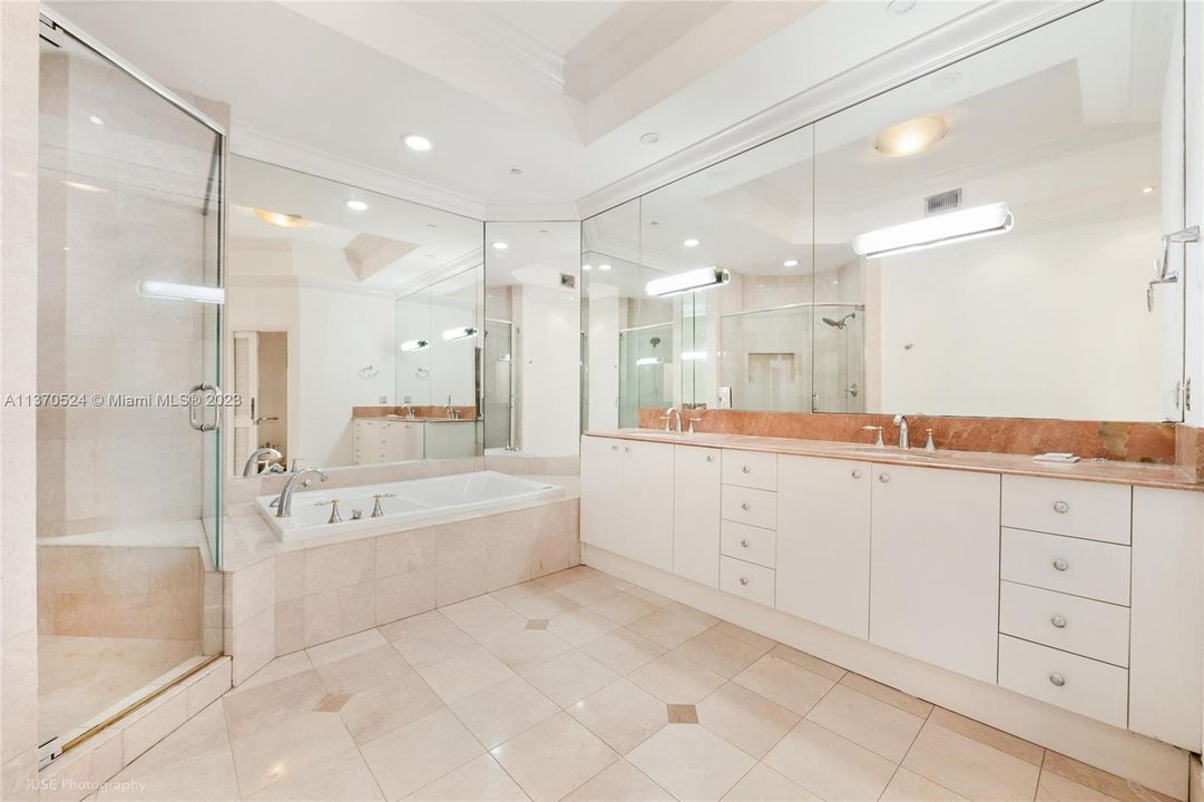 Recientemente alquilado: $12,500 (3 camas, 3 baños, 3165 Pies cuadrados)