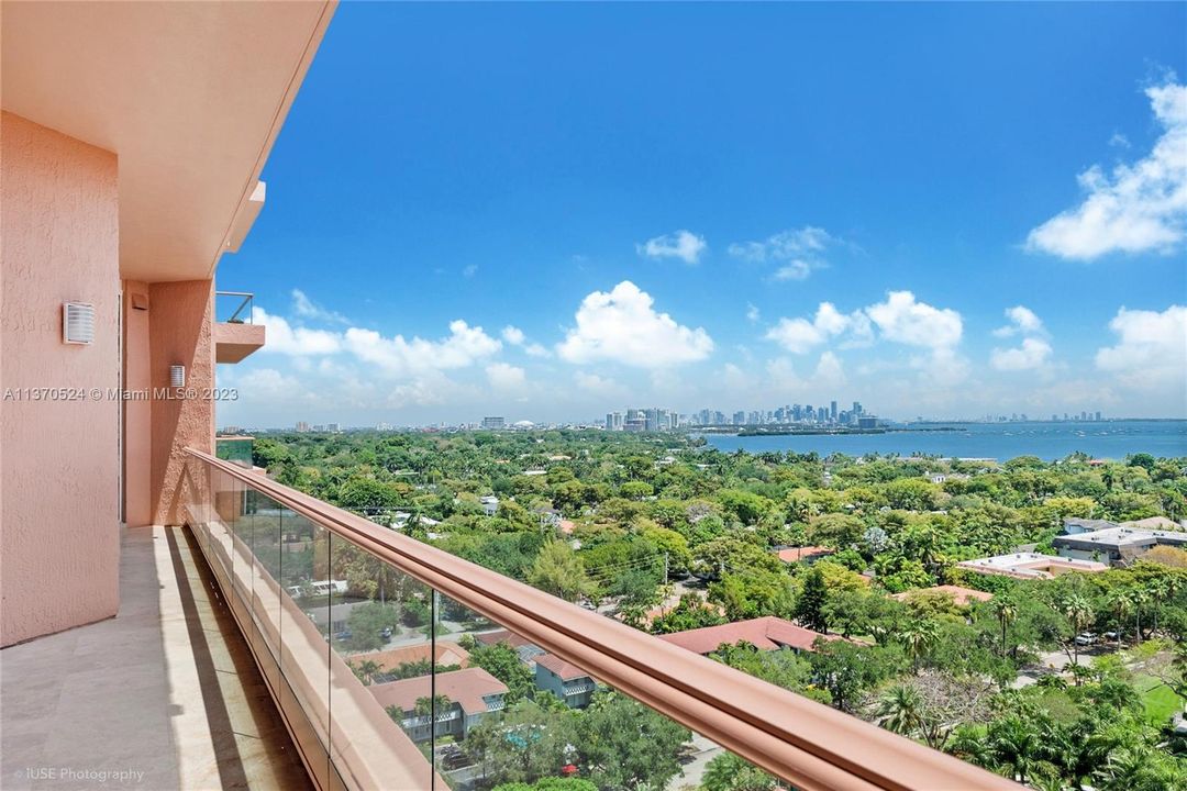 Recientemente alquilado: $12,500 (3 camas, 3 baños, 3165 Pies cuadrados)