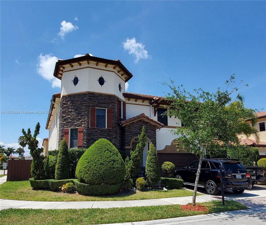 Recently Sold: $1,100,000 (5 beds, 5 baths, 4159 Square Feet)