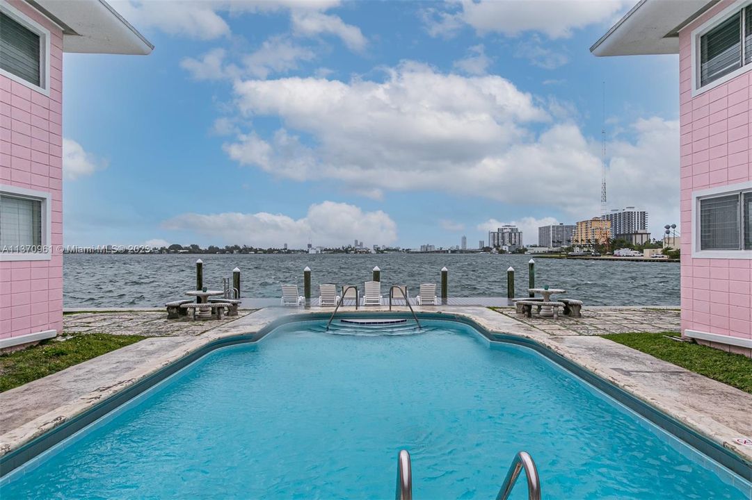 最近租的: $2,200 (1 贝兹, 1 浴室, 741 平方英尺)