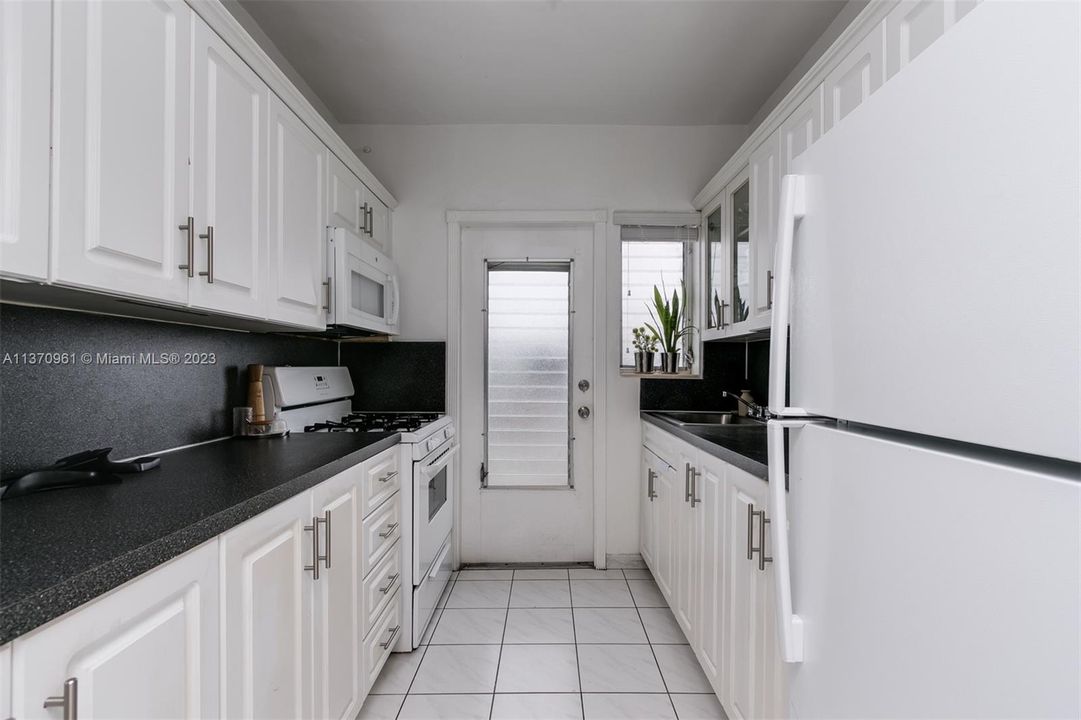 最近租的: $2,200 (1 贝兹, 1 浴室, 741 平方英尺)