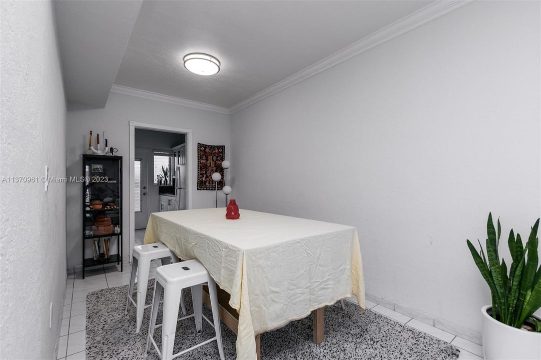 最近租的: $2,200 (1 贝兹, 1 浴室, 741 平方英尺)