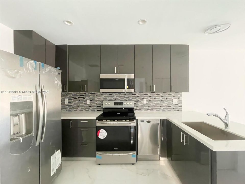 Недавно арендовано: $2,500 (3 спален, 2 ванн, 1050 Квадратных фут)