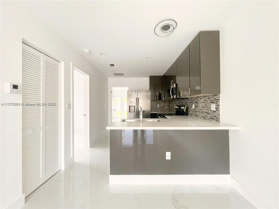 Недавно арендовано: $2,500 (3 спален, 2 ванн, 1050 Квадратных фут)