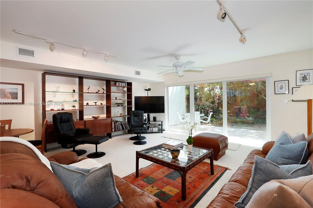 Недавно продано: $549,000 (2 спален, 2 ванн, 1415 Квадратных фут)