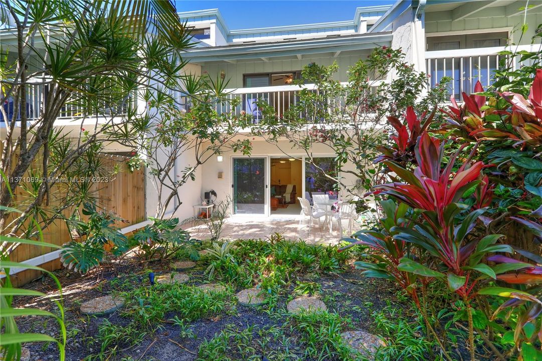 Недавно продано: $549,000 (2 спален, 2 ванн, 1415 Квадратных фут)