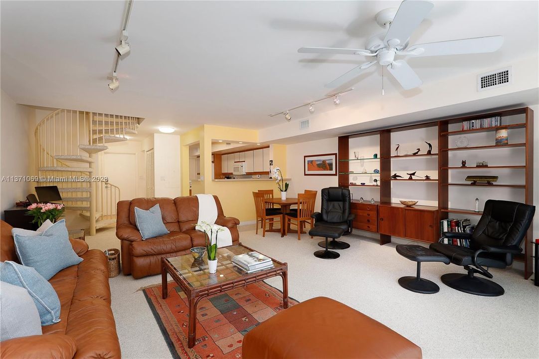 Недавно продано: $549,000 (2 спален, 2 ванн, 1415 Квадратных фут)